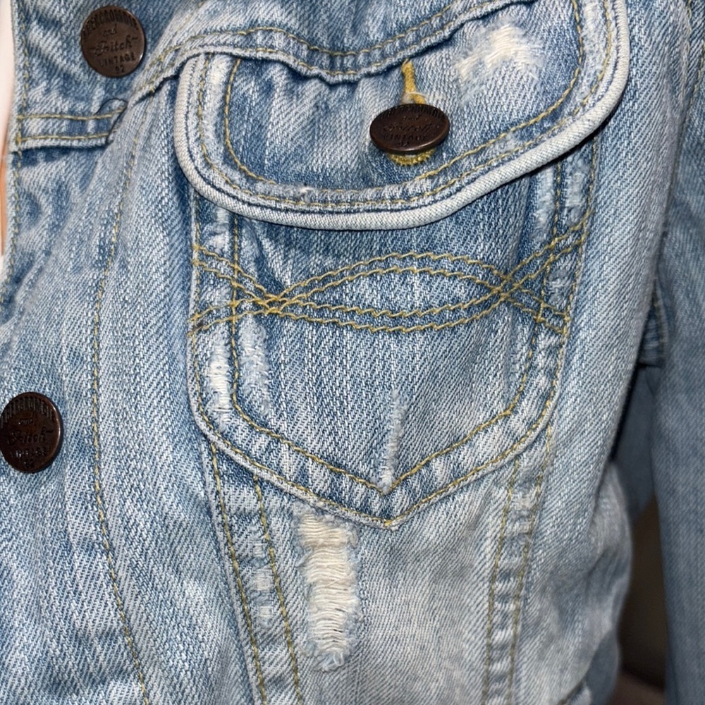 Y2K vintage Abercrombie & Fitch trucker distressed Light Blue Denim Jacket - Picture 5 of 16